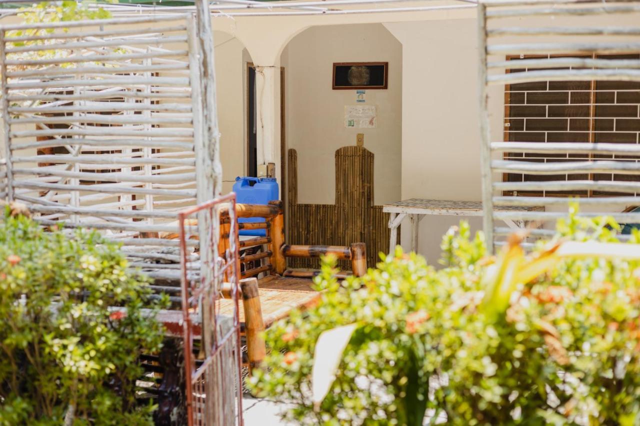 Puerto Galera Hostel מראה חיצוני תמונה