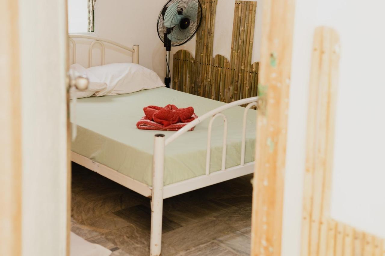 Puerto Galera Hostel מראה חיצוני תמונה